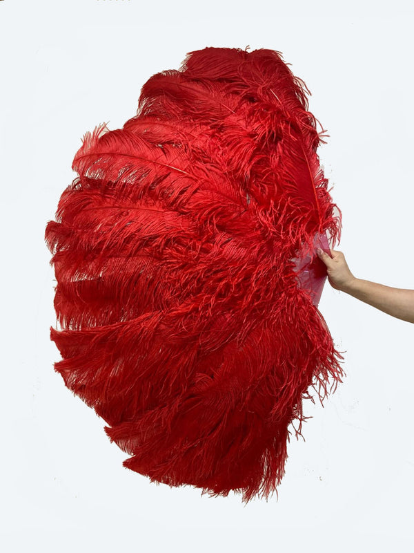 Abanico de plumas de avestruz rojo de 3 capas abierto 65