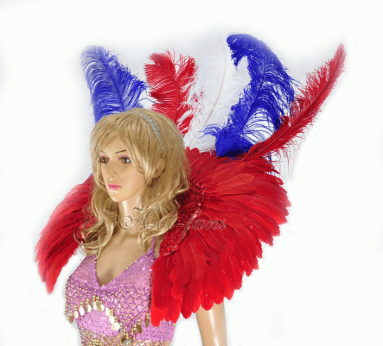 Mochila con hombro de plumas de avestruz y lentejuelas con bandera de EE. UU. de colores combinados.