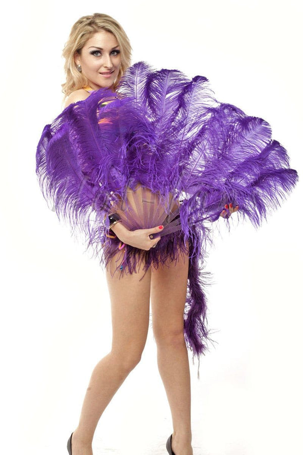 Un par de abanicos de plumas de avestruz de una sola capa violeta de 24&quot;x 41&quot; con bolsa de viaje de cuero.