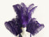 Комплект головного убора и спинки с открытым лицом из фиолетовых страусовых перьев.
