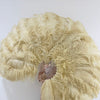 Abanico de plumas de avestruz de trigo XL de 2 capas de 34&#39;&#39;x 60&#39;&#39; con bolsa de viaje de cuero.