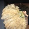 Un par de abanicos de plumas de avestruz de una sola capa de trigo de 24 &quot;x 41&quot; con bolsa de viaje de cuero.