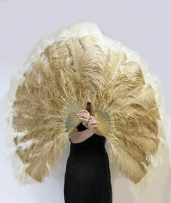 Abanico de plumas de avestruz XL de 2 capas, color trigo y beige, de 34&#39;&#39;x 60&#39;&#39; con bolsa de viaje de cuero.