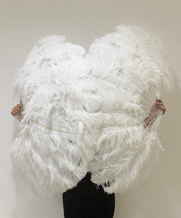 Abanico de plumas de avestruz blanco de una sola capa Apertura total 180 ° con bolsa de viaje de cuero.
