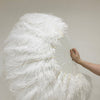 Ventilador de penas de avestruz branco de camada única totalmente aberto 180 ° com bolsa de couro de viagem.