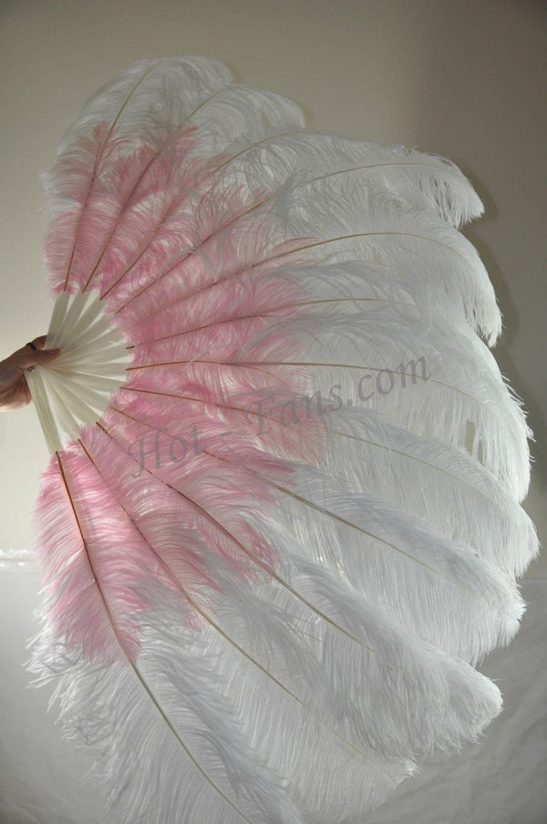 Mezcle un abanico de plumas de avestruz de 2 capas blanco y rosa de 30&#39;&#39;x 54&#39;&#39; con una bolsa de cuero de viaje.