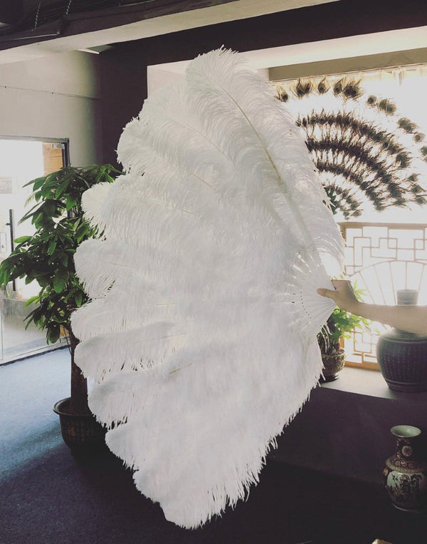 Abanico XL 2 capas de plumas de avestruz blanco 34''x 60 '' con bolsa de viaje de cuero.