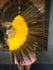 黄色のMarabou＆Pheasant Feather Fan 29 "x 53"、トラベルレザーバッグ付き。